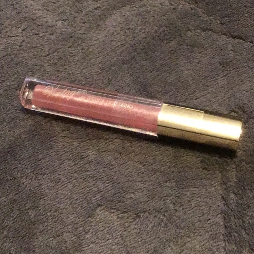 Pink gloss